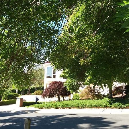 Sweet Home By The Golf Course Canberra Extérieur photo