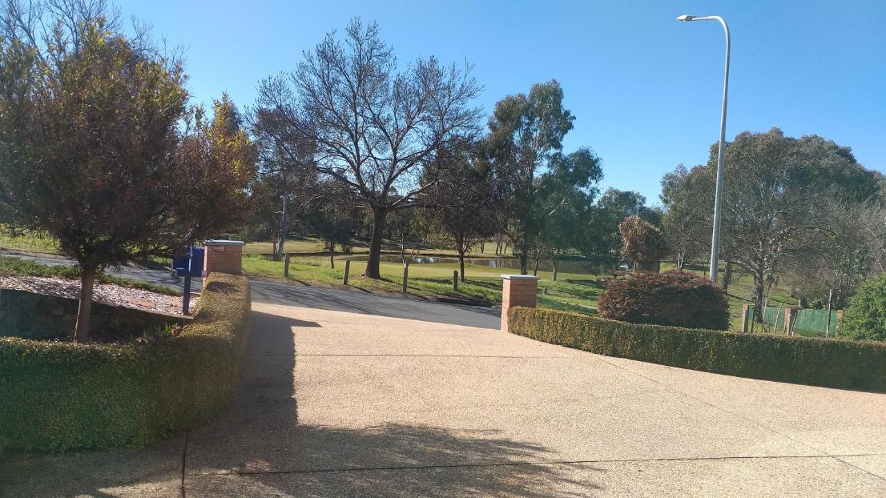 Sweet Home By The Golf Course Canberra Extérieur photo